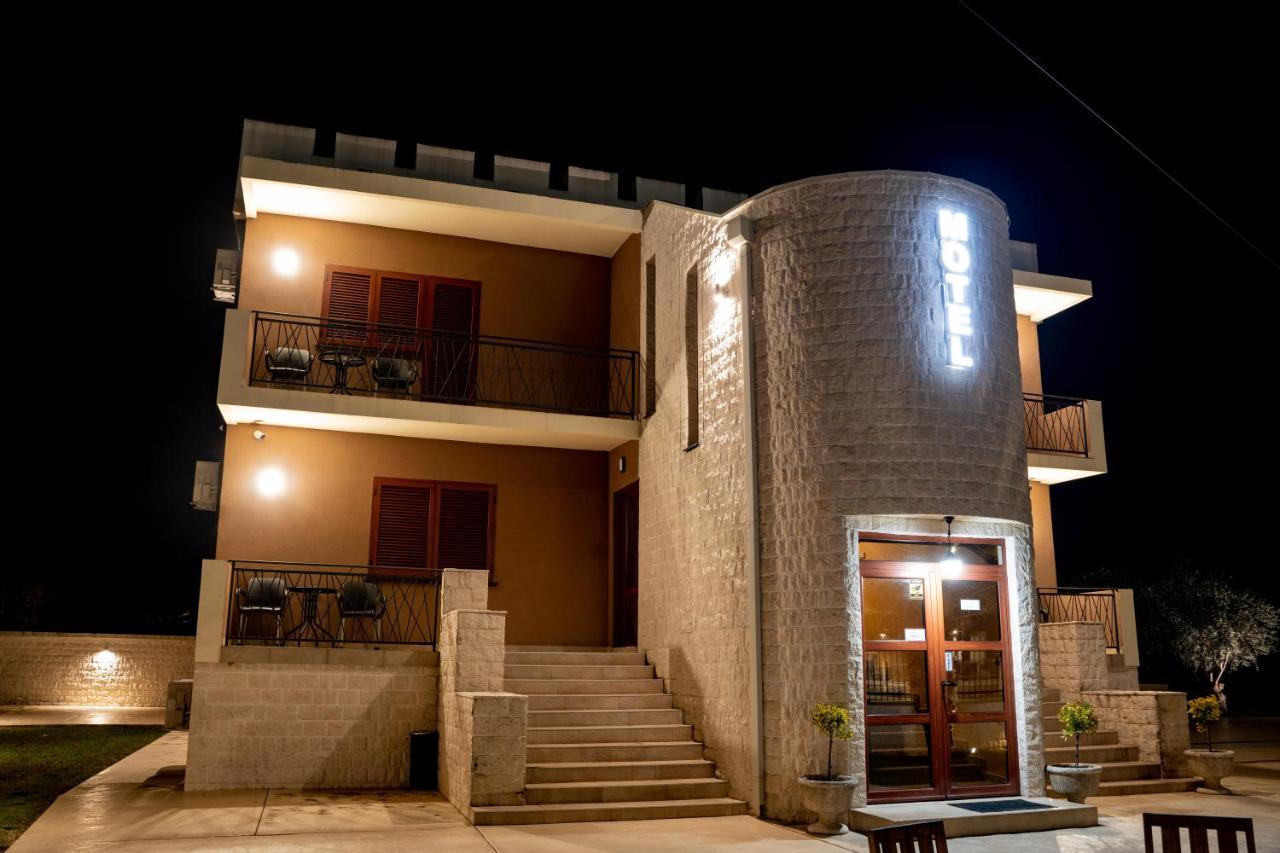 Motel Zeta Lux Mitrovici  Exteriör bild