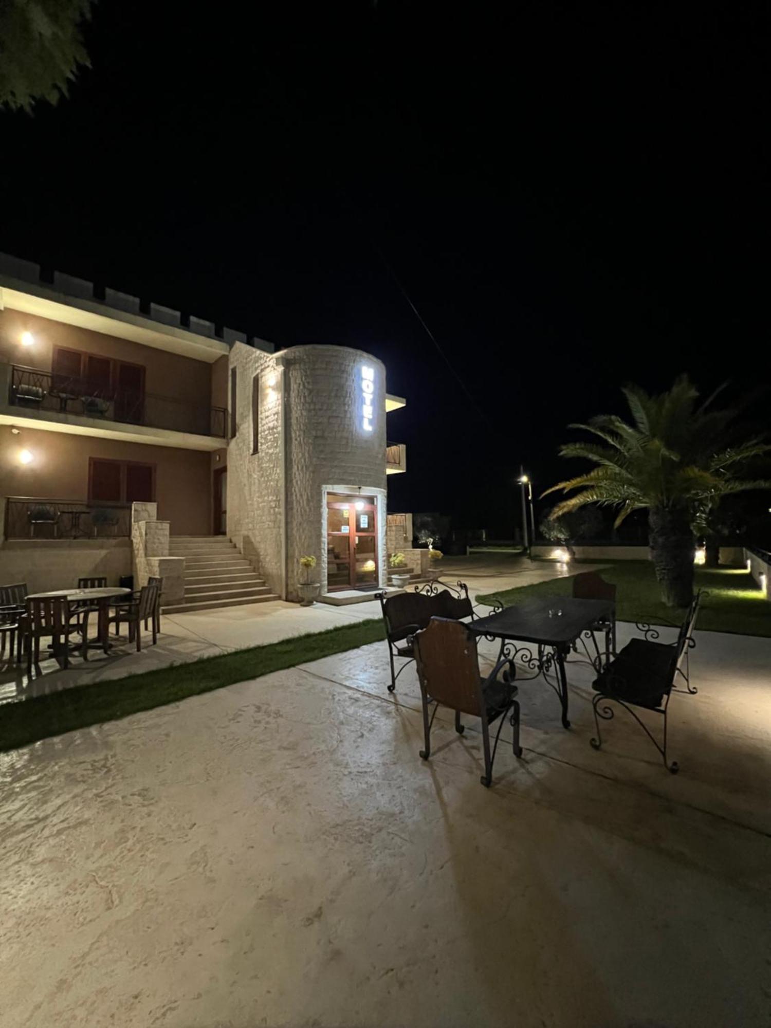 Motel Zeta Lux Mitrovici  Exteriör bild