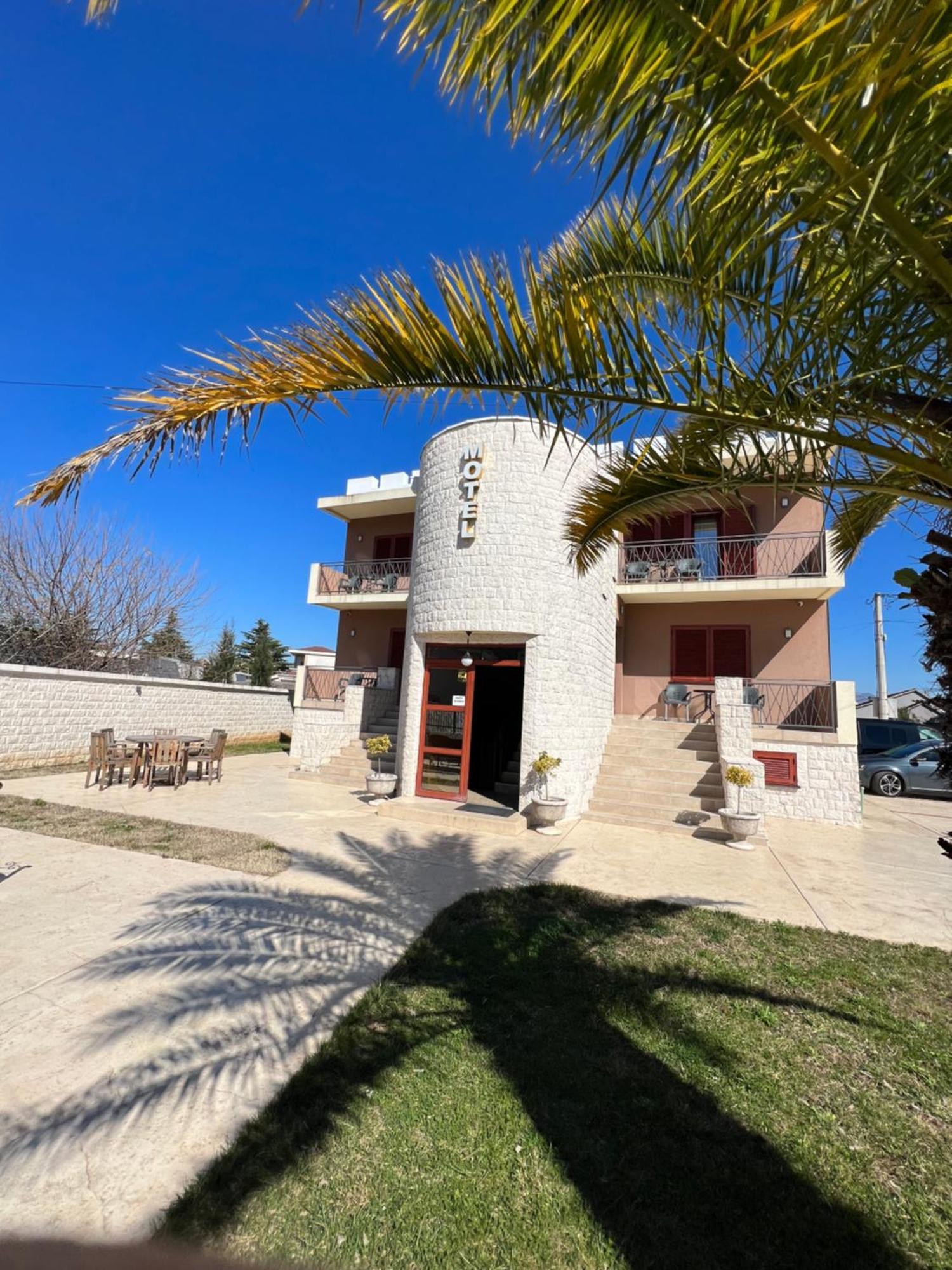 Motel Zeta Lux Mitrovici  Exteriör bild